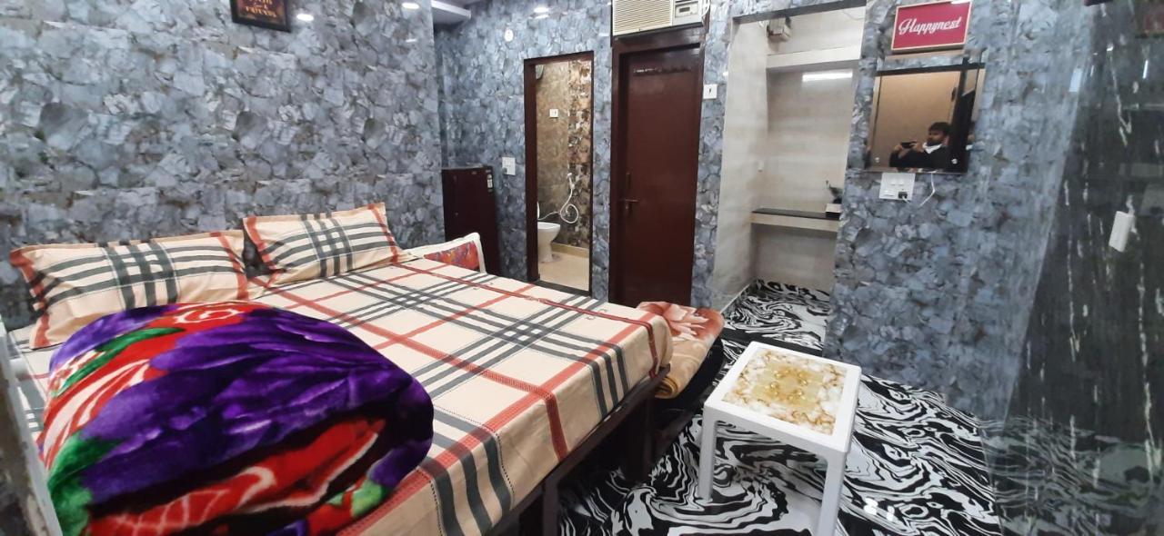 Aggarwal Luxury Room With Private Kitchen Washroom And Balcony Along With Fridge, Ac, Android Tv, Wifi In Main Lajpat Nagar Nueva Delhi Exterior foto