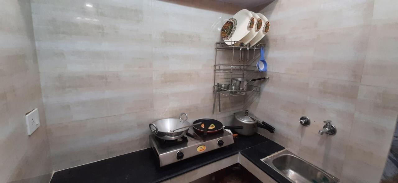 Aggarwal Luxury Room With Private Kitchen Washroom And Balcony Along With Fridge, Ac, Android Tv, Wifi In Main Lajpat Nagar Nueva Delhi Exterior foto
