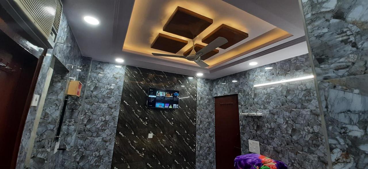 Aggarwal Luxury Room With Private Kitchen Washroom And Balcony Along With Fridge, Ac, Android Tv, Wifi In Main Lajpat Nagar Nueva Delhi Exterior foto